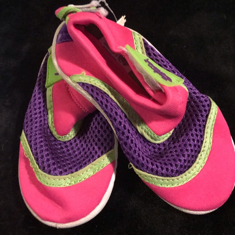Lot of toddler girls swim shoes/flip flops